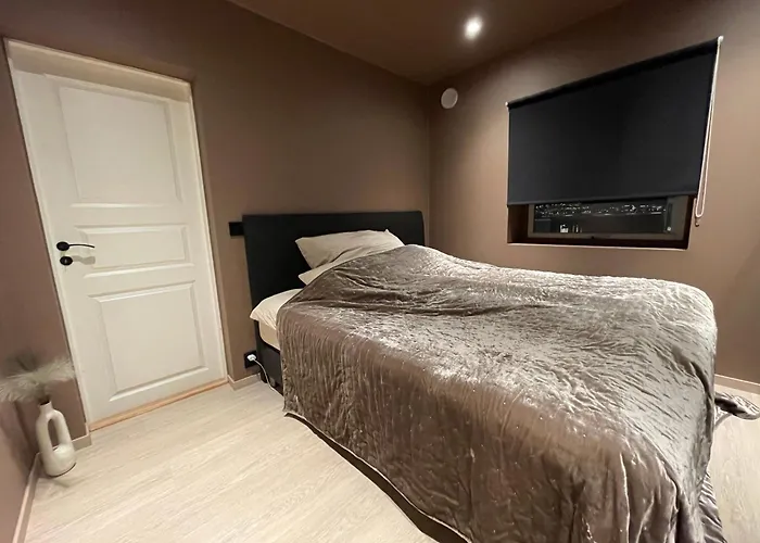 Beautiful Close To Centre Apartament