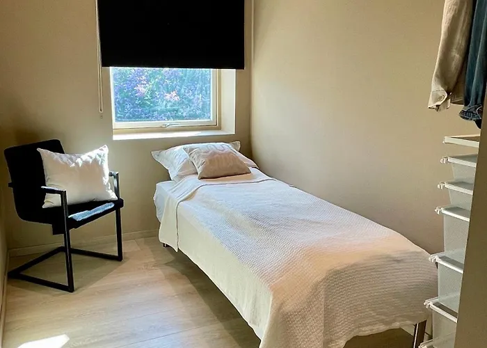 Beautiful Close To Centre Apartament